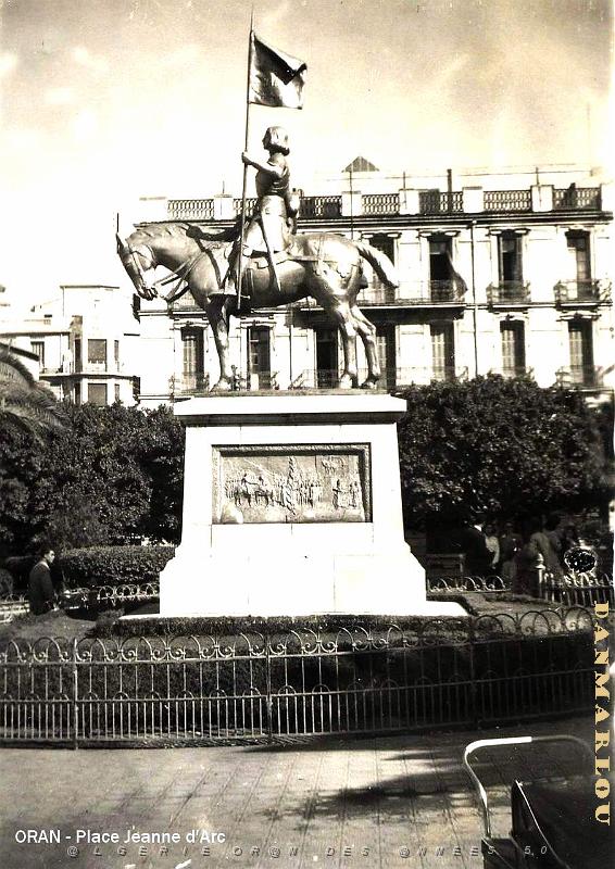 CA c- 09- Place du Sacre-Coeur et statue Jeanne d' Arc.jpg